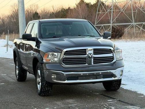 Granite Crystal Metallic Clearcoat 2017 RAM 1500 Big Horn
