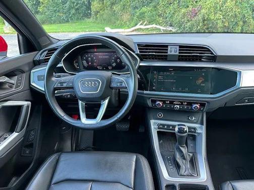 2024 Audi Q3 Premium 45 TFSI S line quattro Tiptronic