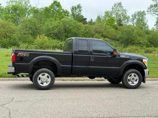 Black 2016 Ford F-250 XLT