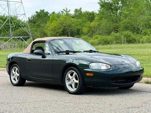 Emerald Mica 1999 Mazda MX-5 Miata Convertible 2D