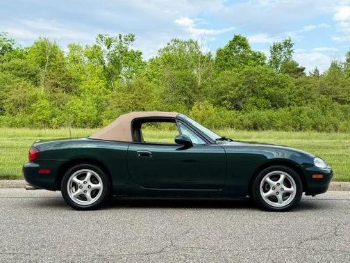 Emerald Mica 1999 Mazda MX-5 Miata Convertible 2D