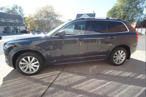 2016 Volvo XC90 T6 Momentum
