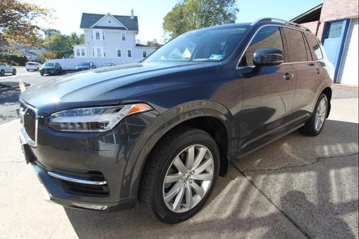 2016 Volvo XC90 T6 Momentum
