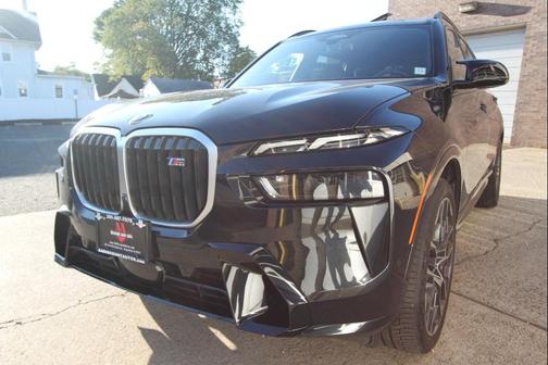 2023 BMW X7 M60i