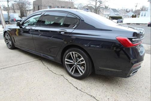 2022 BMW 750 i xDrive