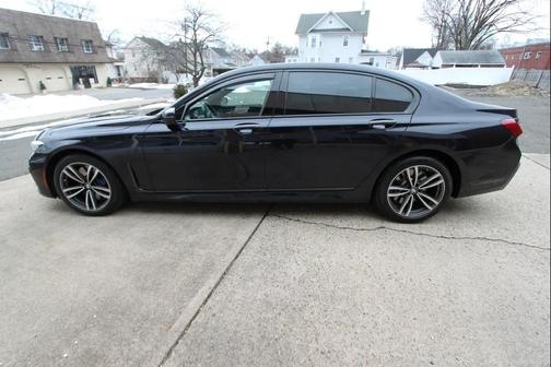 2022 BMW 750 i xDrive