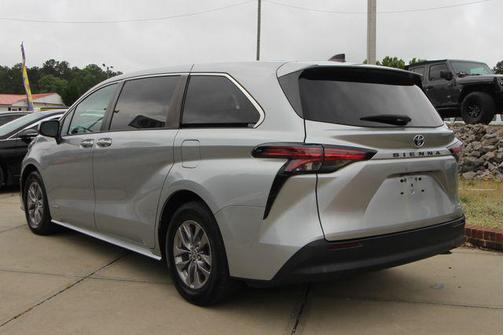 Celestial Silver Metallic 2021 Toyota Sienna LE