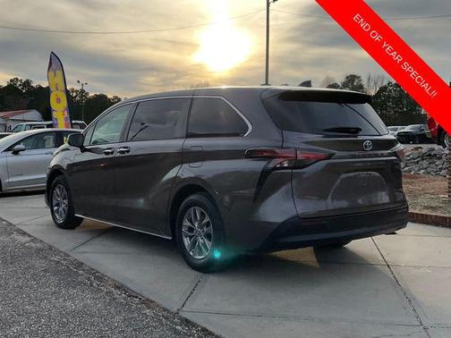 2022 Toyota Sienna XLE