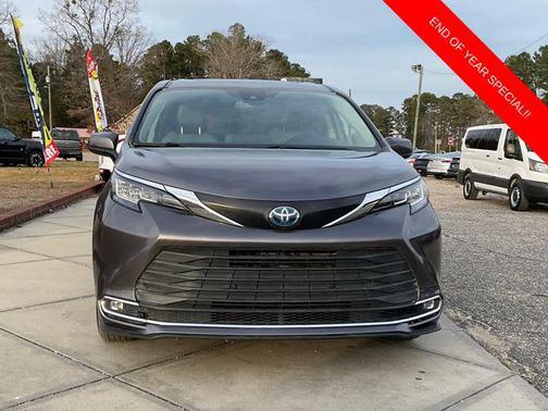 2022 Toyota Sienna XLE