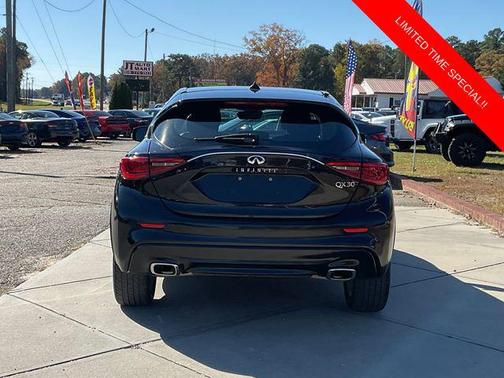 2017 INFINITI QX30 Base
