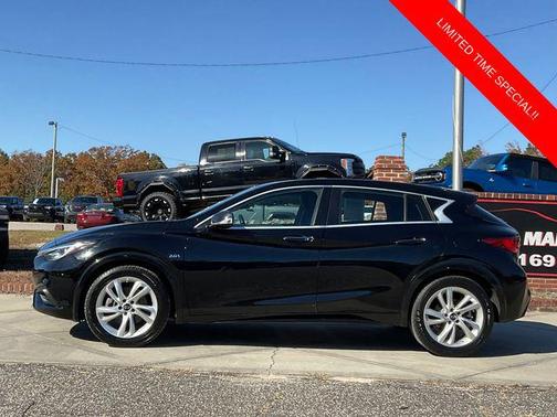 2017 INFINITI QX30 Base