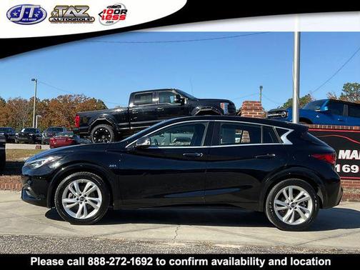 2017 INFINITI QX30 Base