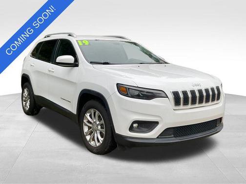 Bright White Clearcoat 2019 Jeep Cherokee Latitude