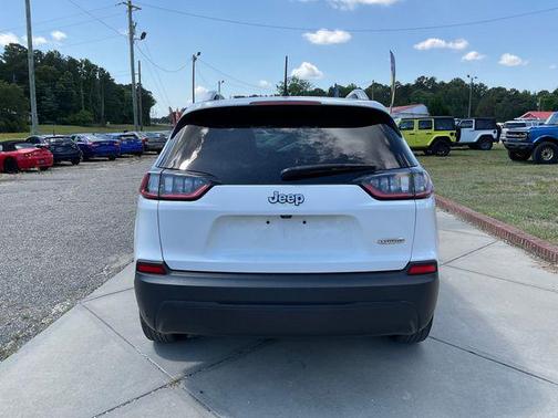 Bright White Clearcoat 2019 Jeep Cherokee Latitude