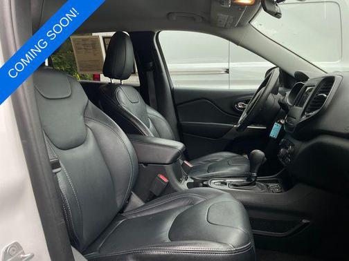 Bright White Clearcoat 2019 Jeep Cherokee Latitude