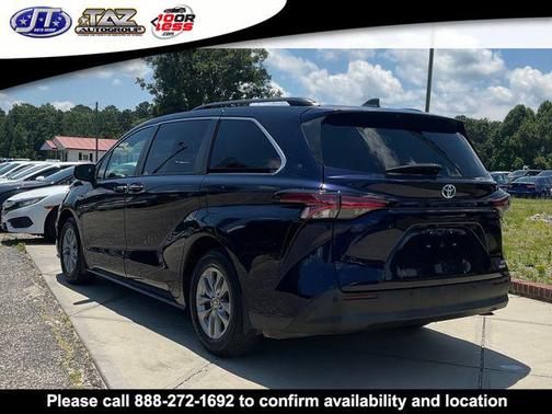 2022 Toyota Sienna XLE 8 Passenger