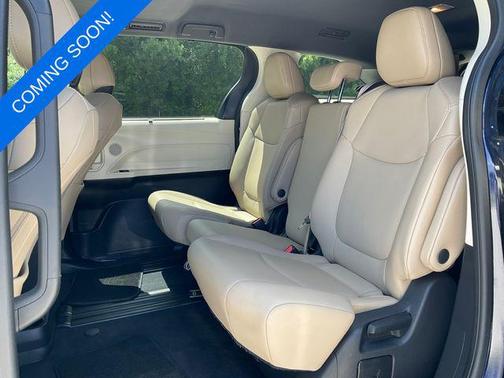 2022 Toyota Sienna XLE 8 Passenger