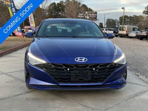 2022 Hyundai ELANTRA SE