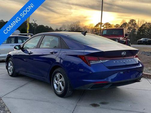 2022 Hyundai ELANTRA SE