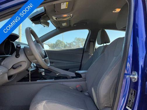 2022 Hyundai ELANTRA SE