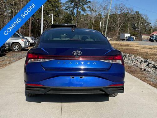 2022 Hyundai ELANTRA SE