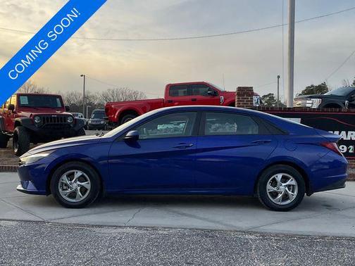 2022 Hyundai ELANTRA SE