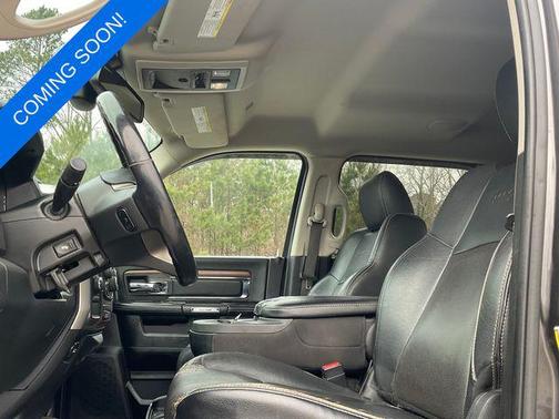 2017 RAM 3500 Laramie Crew Cab 4x4 6'4' Box