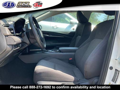 Ice 2025 Toyota Camry LE