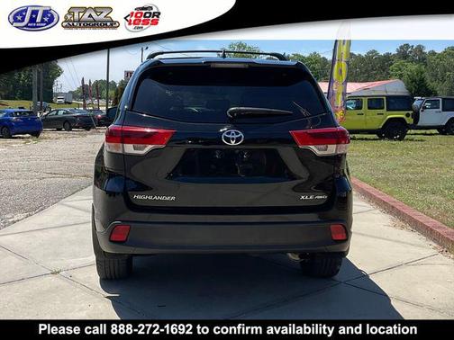 Midnight Black Metallic 2019 Toyota Highlander XLE