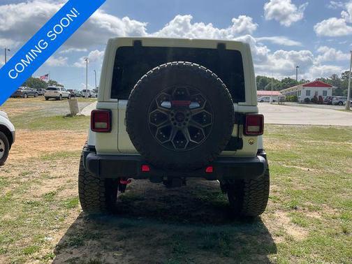 Bright White Clearcoat 2022 Jeep Wrangler Unlimited Sahara