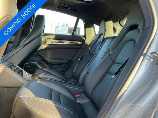2018 Porsche Panamera 4