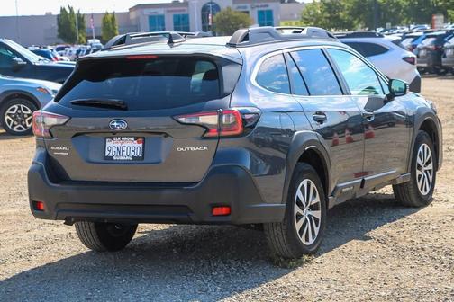 2023 Subaru Outback Premium