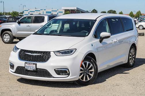 2023 Chrysler Pacifica Hybrid Touring L