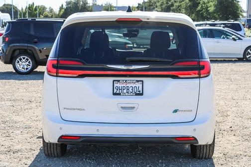 2023 Chrysler Pacifica Hybrid Touring L