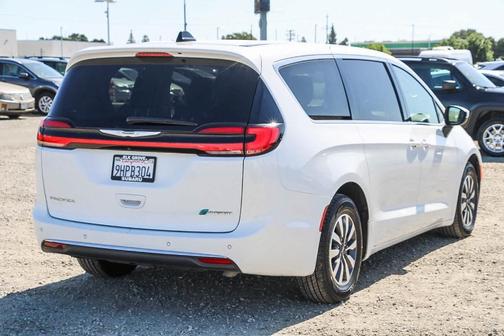 2023 Chrysler Pacifica Hybrid Touring L