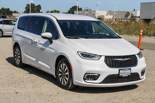 2023 Chrysler Pacifica Hybrid Touring L