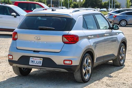 2023 Hyundai VENUE SEL