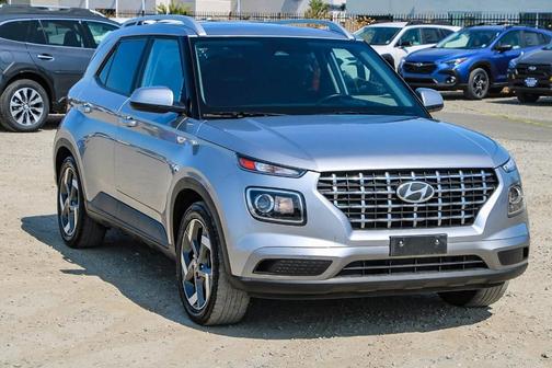 2023 Hyundai VENUE SEL