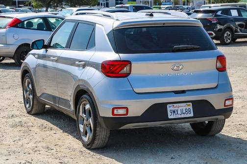 2023 Hyundai VENUE SEL