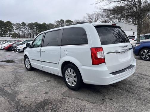 2016 Chrysler Town & Country Touring
