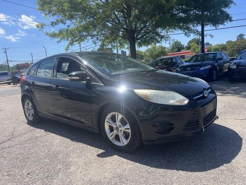 Tuxedo Black Metallic 2014 Ford Focus SE