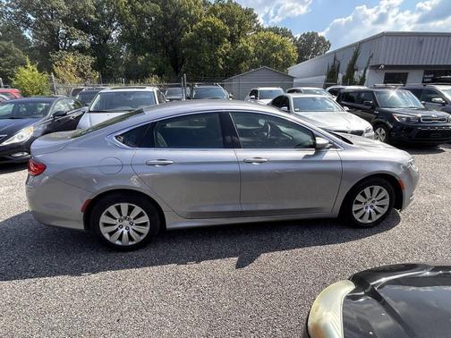 2017 Chrysler 200 LX