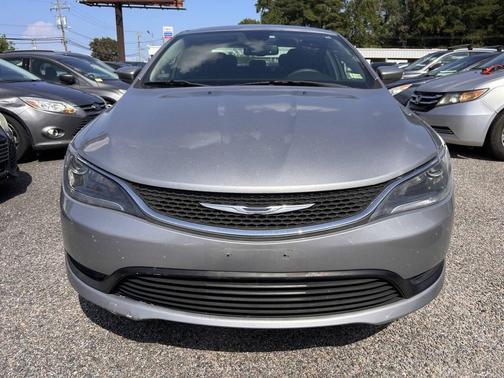 2017 Chrysler 200 LX
