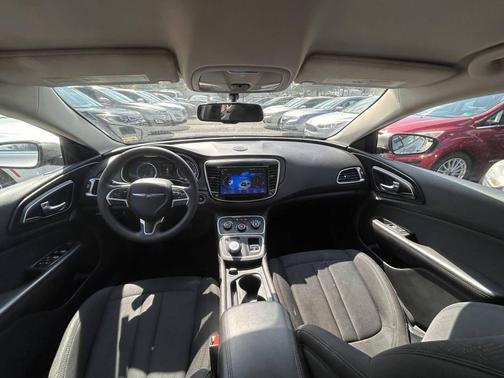 2017 Chrysler 200 LX