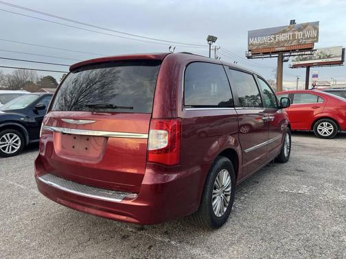 2015 Chrysler Town & Country Touring-L