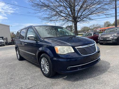 2013 Chrysler Town & Country Touring-L