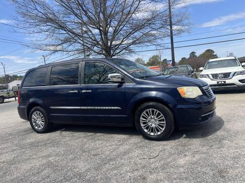 2013 Chrysler Town & Country Touring-L
