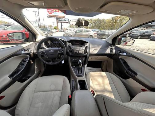 Red 2016 Ford Focus SE