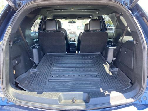 Blue Jeans Metallic 2017 Ford Explorer XLT