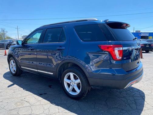 Blue Jeans Metallic 2017 Ford Explorer XLT
